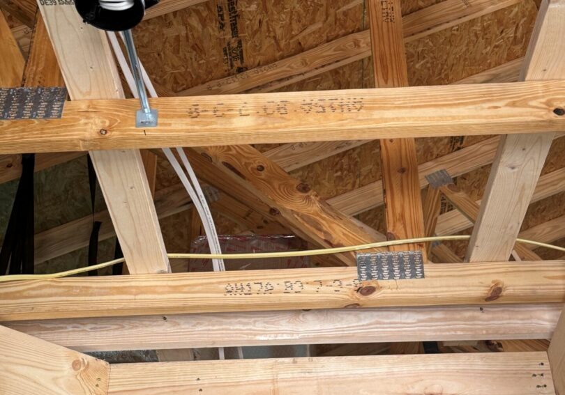showing the rafter and wireing